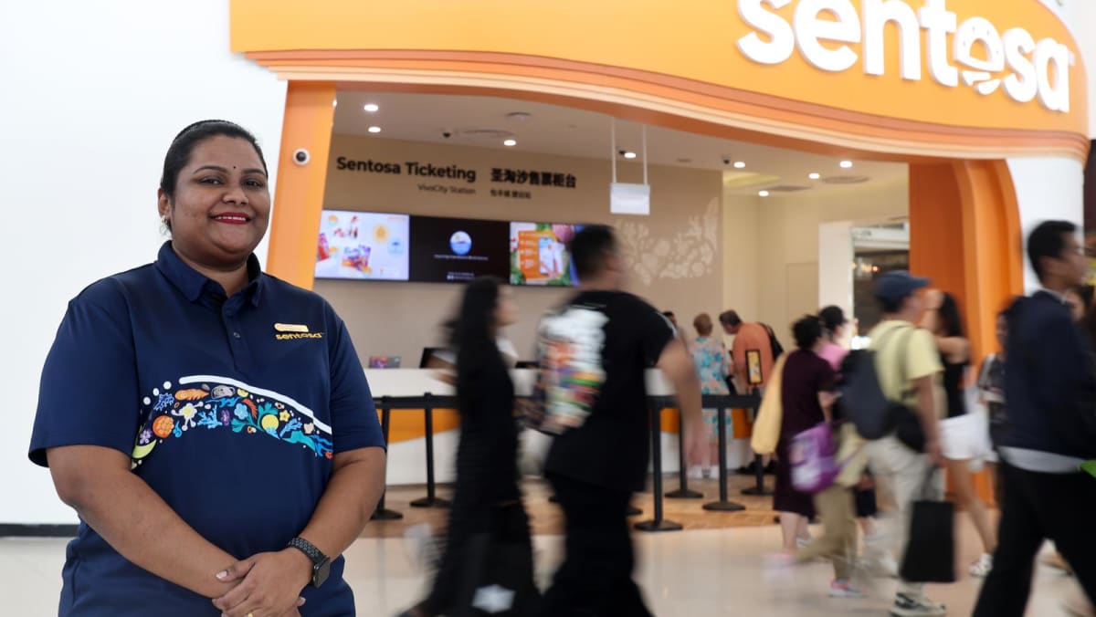 "If you’re looking to stretch yourself, stay curious. Explore new languages, cultures and skills. This will open up doors for you to interact with more people and shape more inclusive environments for all." via <a href="/TODAYonline/">CNA TODAY</a> 💯
zurl.co/tfe7z