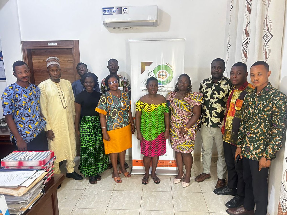 epa_koforidua's tweet image. EPA - Eastern Regional Area and District Offices stepped out in their beautiful cultural attires to mark the 5th day of our Client Service Week. 💚
#EPAEasternRegion
#ClientServiceWeek
#CSWDay5
#ServiceExcellence