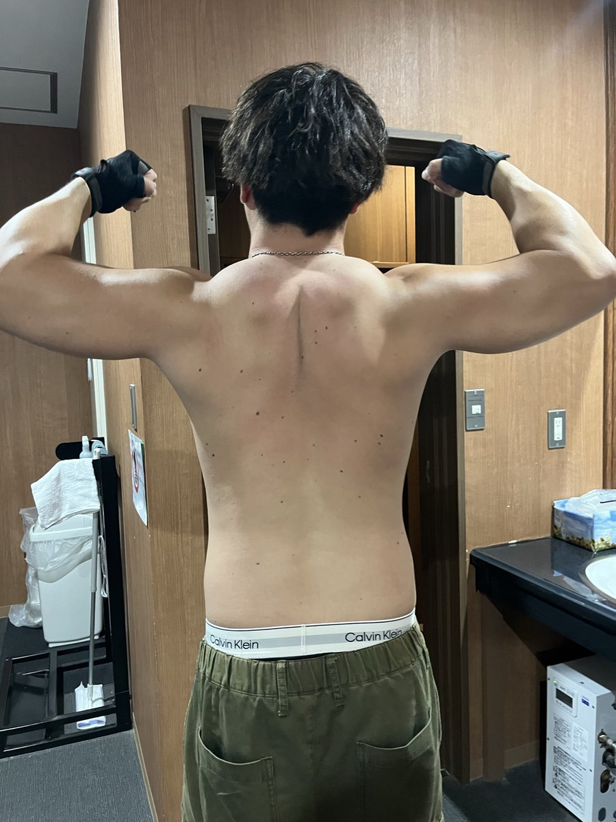 hide_yoshi0214's tweet image. 今日は背中トレの日
しばき倒しっ

 #筋トレmemo  #筋トレ  #筋肉  #筋トレ初心者 #背中トレ