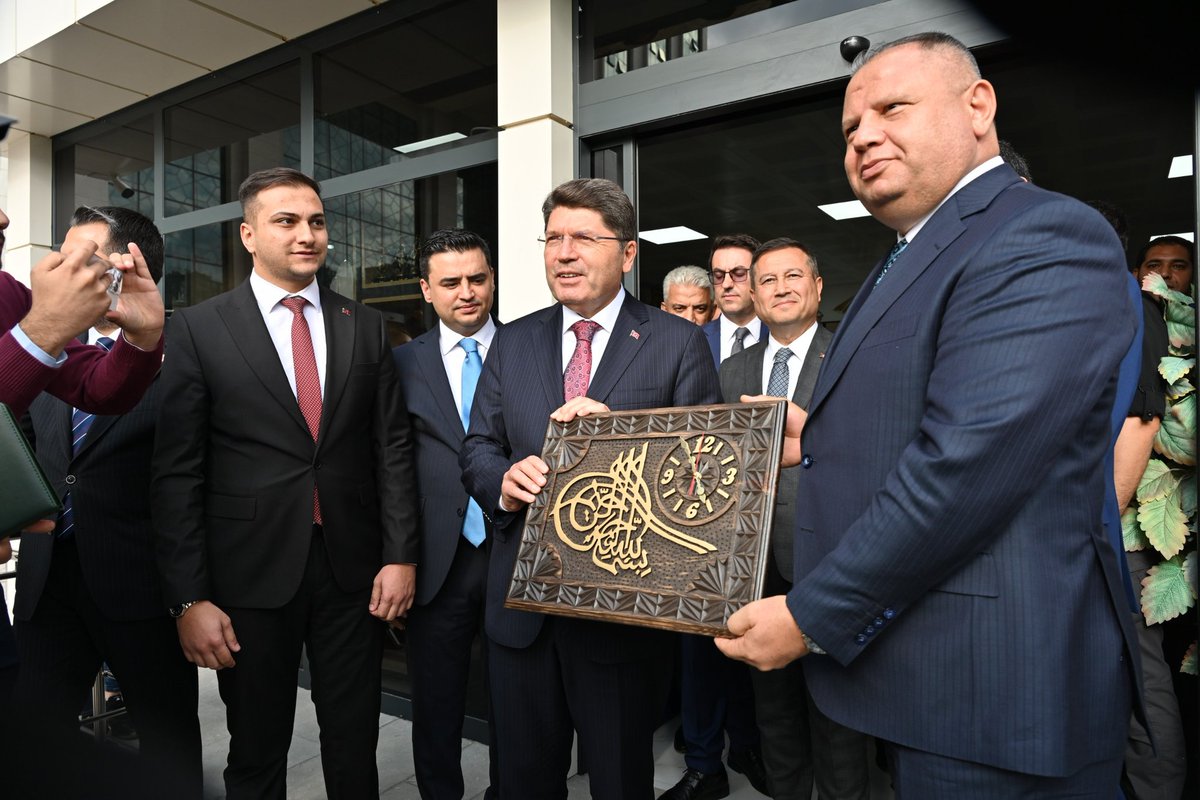 Kırıkkale Valiliği (@tc_kkalevalilik) on Twitter photo 📍 Kırıkkale Adalet Sarayı
Adalet Bakanımız Sayın Yılmaz Tunç(<a href="/yilmaztunc/">Yılmaz TUNÇ</a>) ve Bakan Yardımcısı Sayın Ramazan Can(<a href="/ramazancan0071/">Ramazan CAN🇹🇷</a>), beraberindeki heyetle birlikte Adalet Bakanlığı Ceza ve Tevkifevleri Genel Müdürlüğü ile Tutukevleri İşyurtları Kurumu tarafından Kırıkkale 📍 Kırıkkale Adalet Sarayı
Adalet Bakanımız Sayın Yılmaz Tunç(<a href="/yilmaztunc/">Yılmaz TUNÇ</a>) ve Bakan Yardımcısı Sayın Ramazan Can(<a href="/ramazancan0071/">Ramazan CAN🇹🇷</a>), beraberindeki heyetle birlikte Adalet Bakanlığı Ceza ve Tevkifevleri Genel Müdürlüğü ile Tutukevleri İşyurtları Kurumu tarafından Kırıkkale