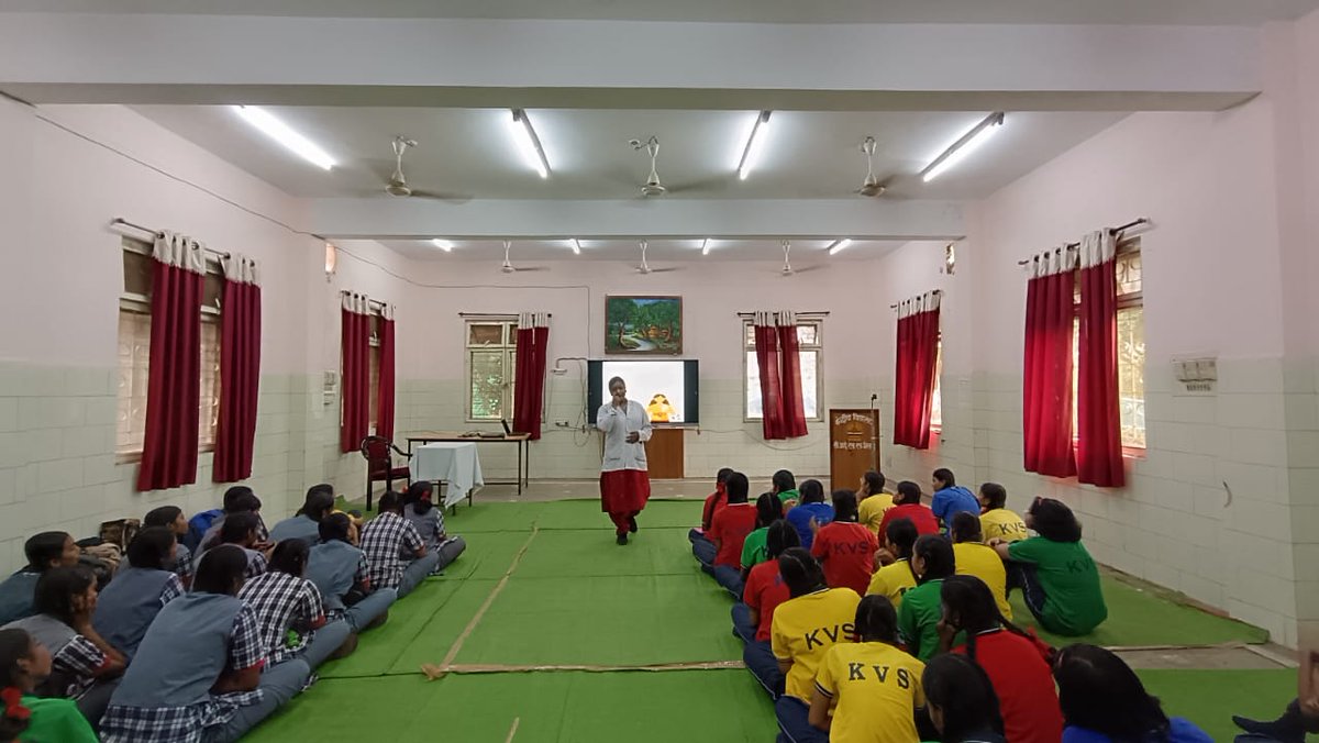 CisfKv's tweet image. Menstrual hygiene and question answers session for classes 9th to 12th girls under Poshan Maah.
@KVS_HQ
@RaipurRo
#PoshanMaah2025
#poshansedeshroshan