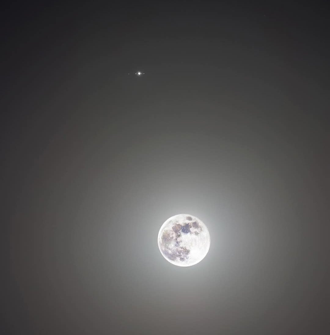 Moon with Jupiter ✨️✨️✨️✨️✨️✨️✨️