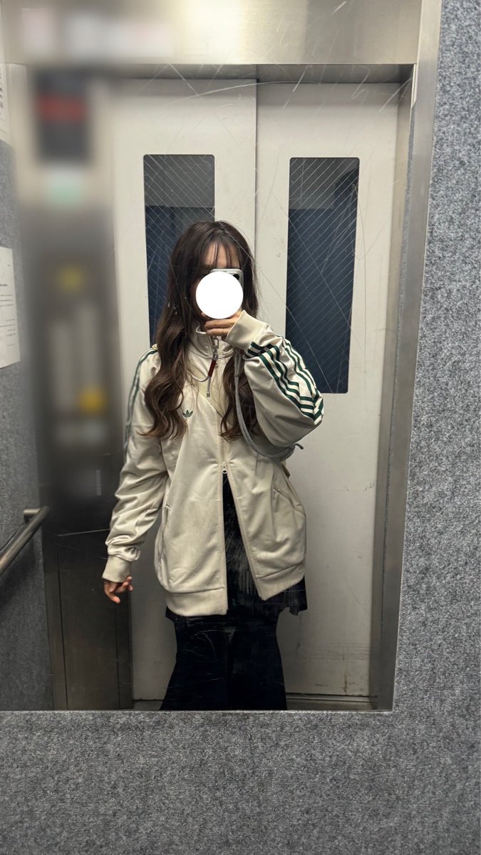 qs86___n's tweet photo. 今年もadidas着る季節やってきた https://t.co/ZGYhG5PYee