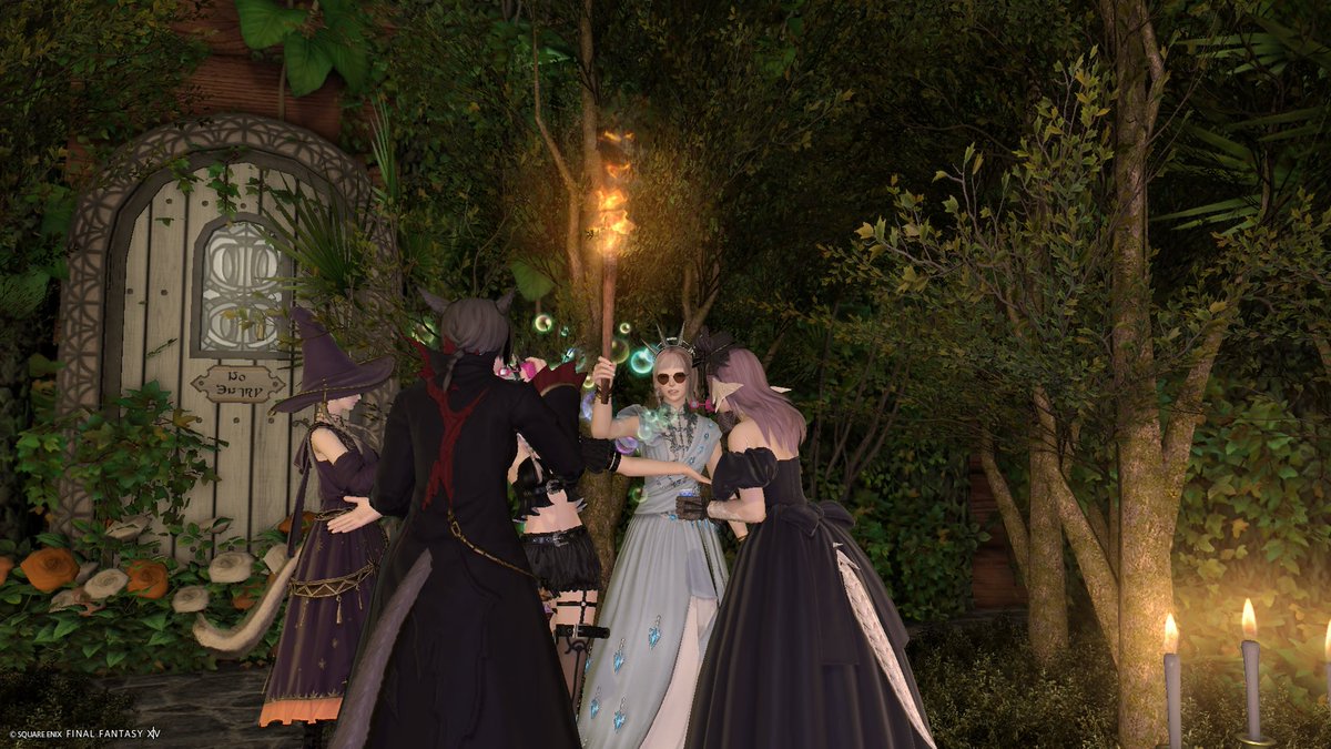 nemu_alcott's tweet image. 少しお早いハロウィン撮影③
静けさがあって雰囲気のある道…
なのに松明出したらやたらシュールな絵になりました🗽

#Studio_Bee

#FreeSpace