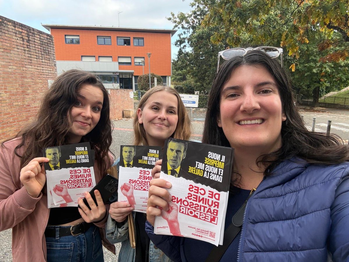 Rozenn_Bonnet's tweet image. Dans un moment de crise politique, le terrain reste notre boussole.
Aujourd&apos;hui, les Jeunes Socialistes des Landes — avec une belle équipe où les femmes prennent toute leur place - étaient devant le lycée de Dax pour débattre, échanger, convaincre.
#jeunessocialistes #ps