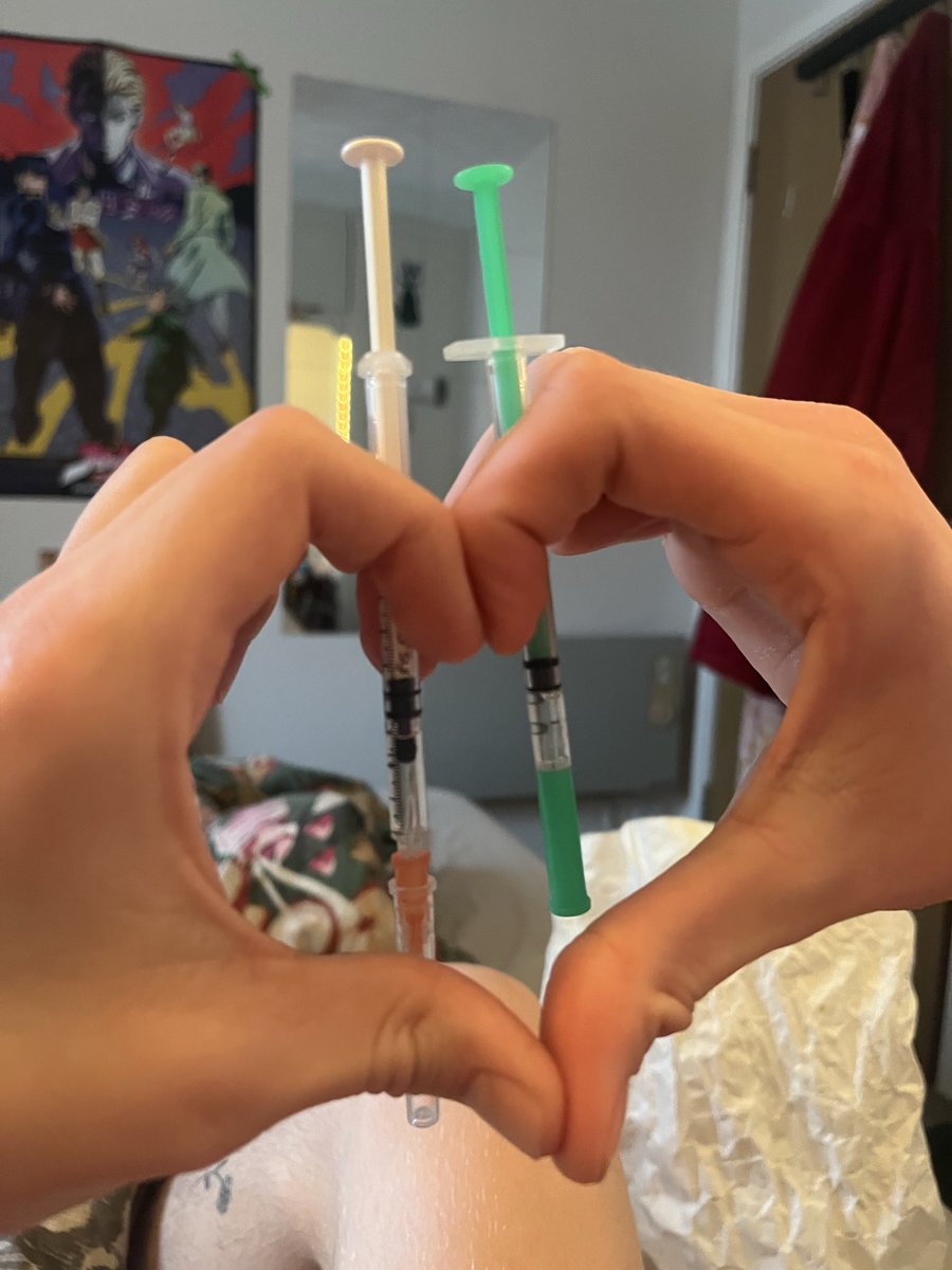 r0xyk1tty's tweet image. Injecting together is really cute and intimate :3