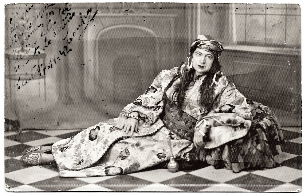 سيدة جبلية عربية اندلسية من مدينة سبتة الجبلية المحتلة ؛ بِلاَد جْبَالَة شمال المغرب💚🤍💙
 (1922)