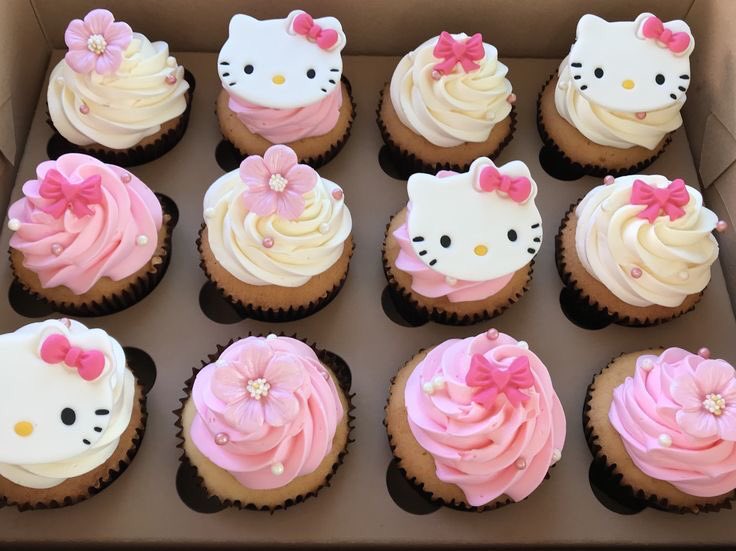 cutie4ngelx's tweet image. hello kitty cupcake.