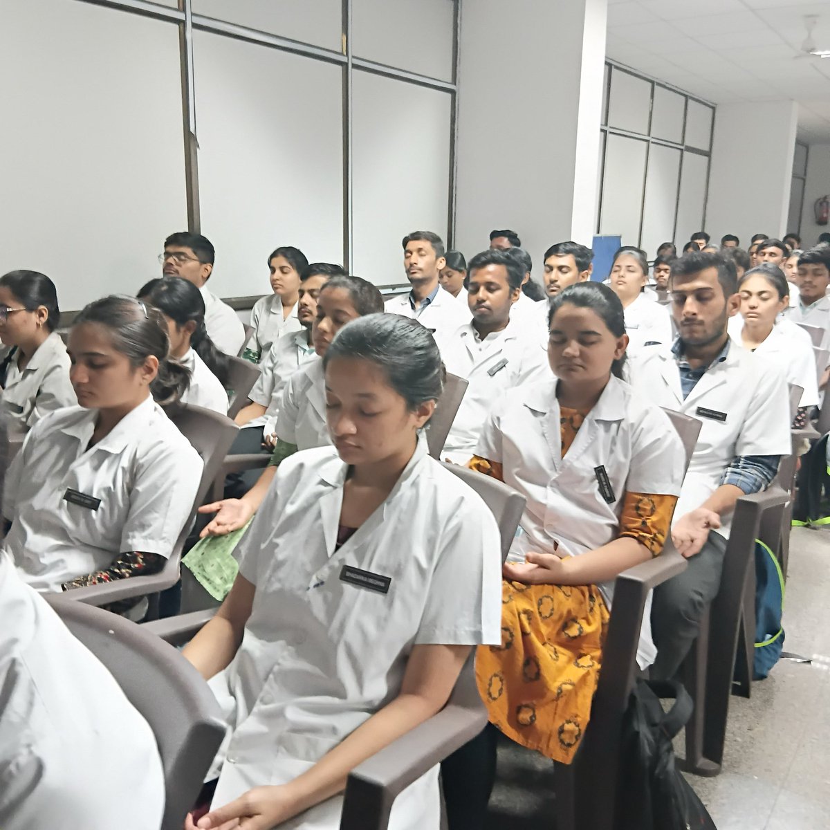miraclemindapp's tweet image. This World Mental Health Day, Isha Foundation hosted impactful on-ground activities, providing 7-minute guided Miracle of Mind sessions across Bharat to help individuals cultivate inner wellbeing and address mental health challenges. 

7 minutes of guided practice can make a…