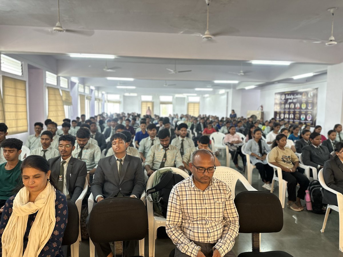 miraclemindapp's tweet image. This World Mental Health Day, Isha Foundation hosted impactful on-ground activities, providing 7-minute guided Miracle of Mind sessions across Bharat to help individuals cultivate inner wellbeing and address mental health challenges. 

7 minutes of guided practice can make a…