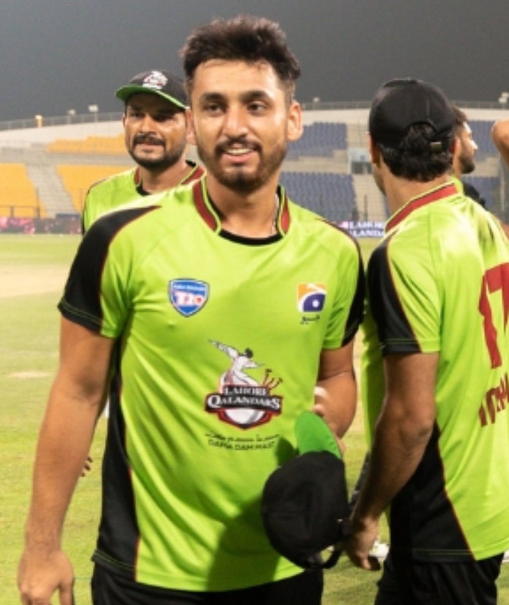 salmanatlongon's tweet photo. @ThePanjabiLad @QuettaQavalry Nope, they used the name Lahore Qalandars. https://t.co/ob193b2i1D