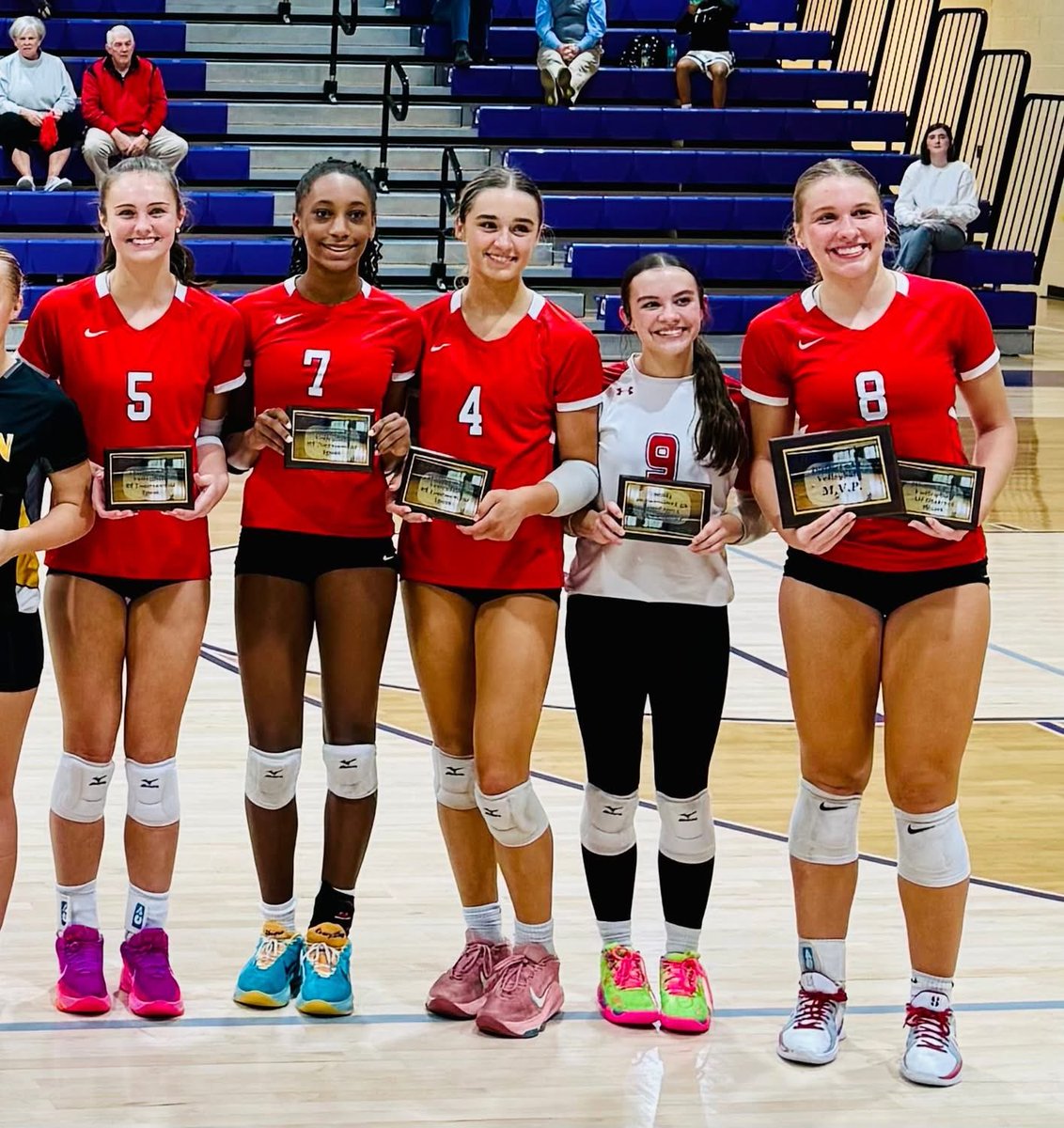 🤩Congrats to the SMHS VB team for winning the #DistrictChampionship 
🏆All District: Becca Rogers, Kate Gilbert, Madison Shelton, Taylor Warren
🏆All Tournament: Madison Shelton, Gabby Minton, Taylor Warren, Mallie Brown, Becca Rogers 
🏆Tournament MVP: Becca Rogers
Go Eagles!🦅