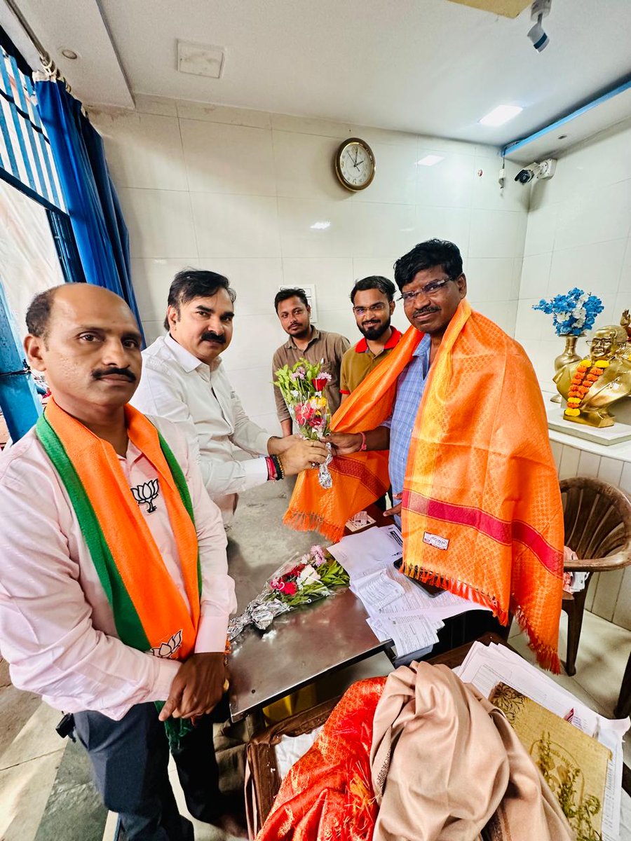 Mega Aadhaar Camp प्रधानमंत्री मा. श्री. नरेंद्र मोदी जी यांच्या वाढदिवसानिमित्त भाजपा नेता श्री नितिन भोईटे यांच्या वतीने वार्ड ४२ मध्ये आयोजित कॅम्पमध्ये सहभागी झालो, आणि आयोजकांना शुभेच्छा दिल्या. हा कॅम्प आज १०/१०/२०२५ ते रविवार १२/१०/२०२५ पर्यंत पिंपरीपाडा, मालाड पूर्व येथे