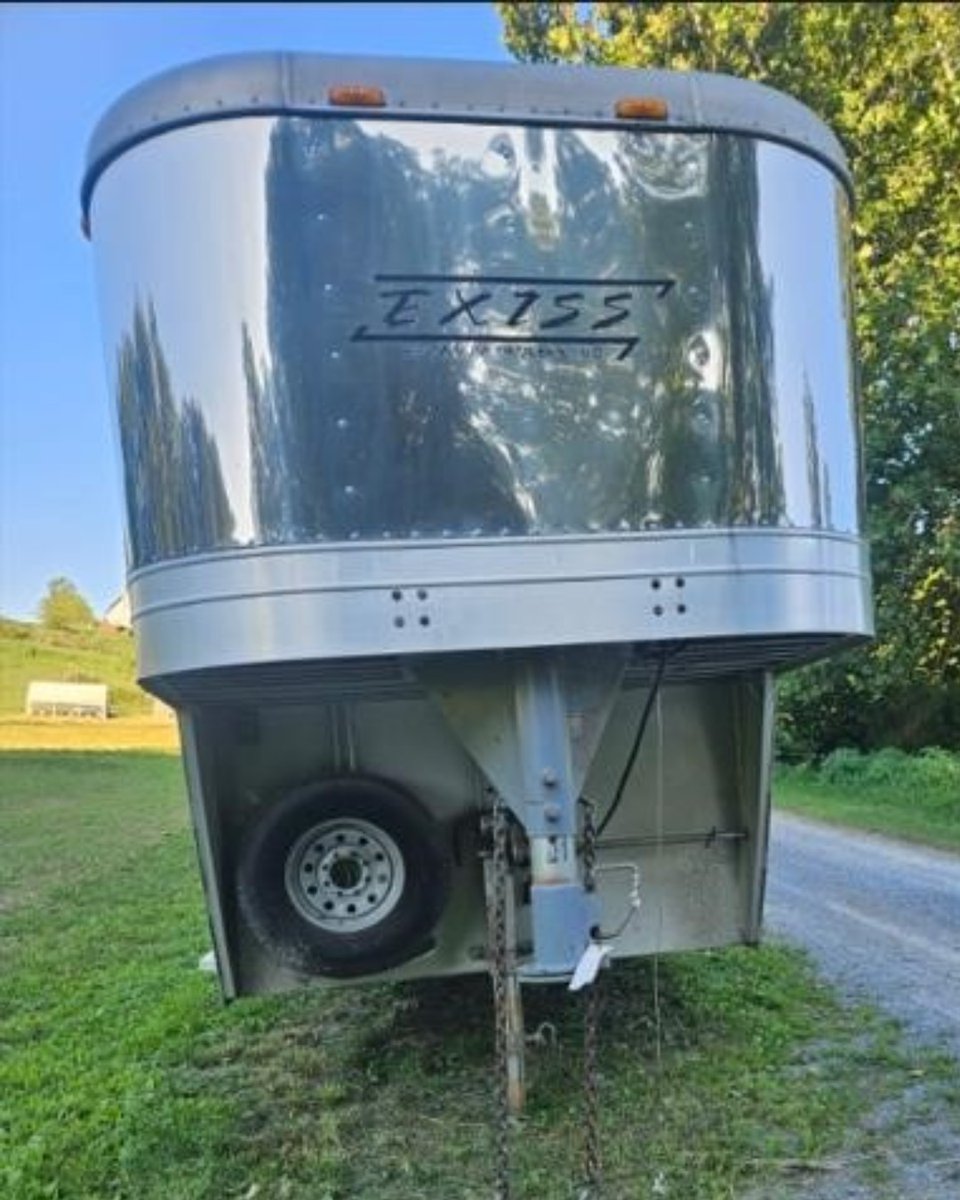 TodayUtility's tweet image. Hit the road with this featured horse trailer listing on #UtilityTrailersToday! 🫡

2003 EXISS
📍 Paradise, Pennsylvania
📲 (717) 820-1009

See More Details HERE! ➡️ ow.ly/M0ev50X7eO8

#TrailerForSale #HorseTrailer #FarmLife #UtilityTrailersToday
