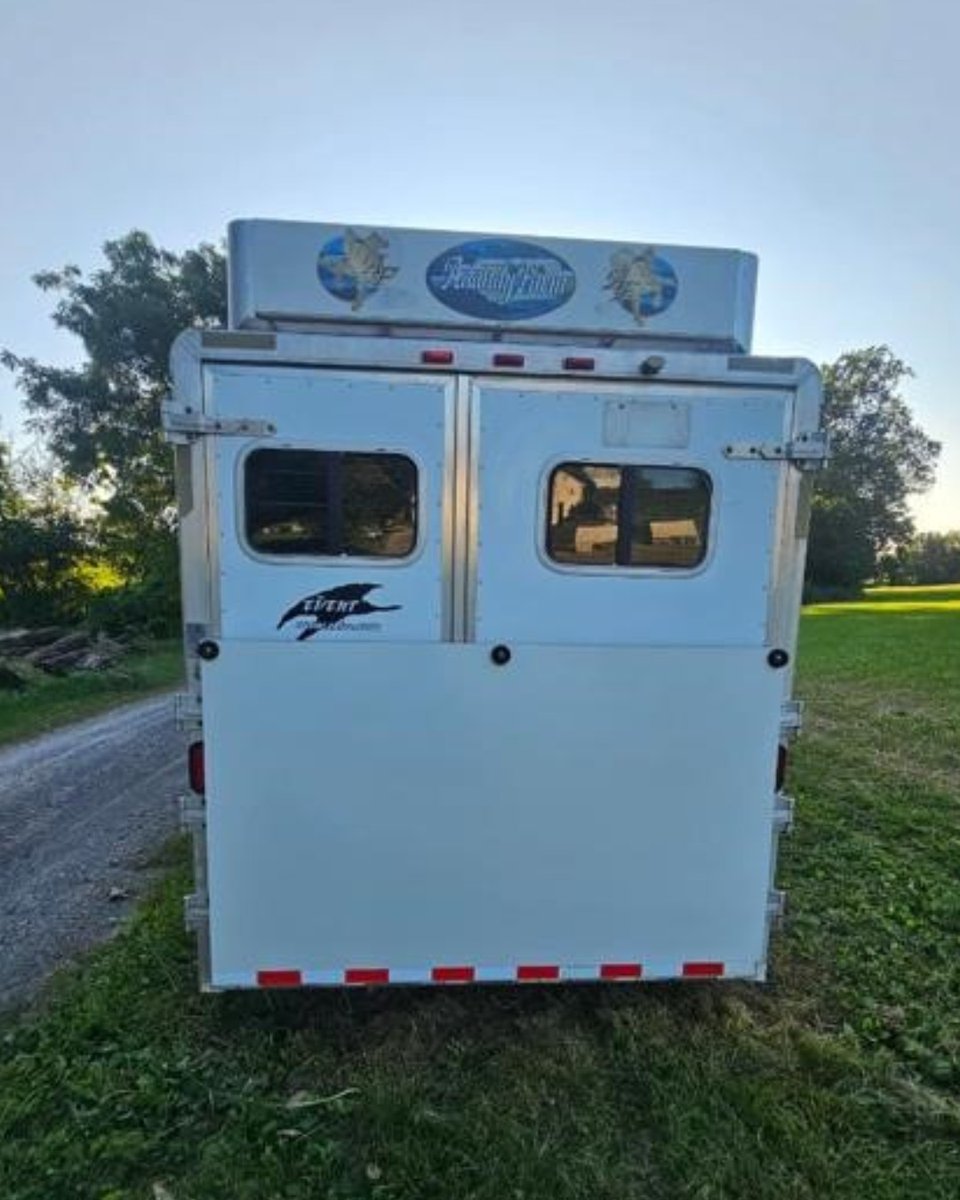 TodayUtility's tweet image. Hit the road with this featured horse trailer listing on #UtilityTrailersToday! 🫡

2003 EXISS
📍 Paradise, Pennsylvania
📲 (717) 820-1009

See More Details HERE! ➡️ ow.ly/M0ev50X7eO8

#TrailerForSale #HorseTrailer #FarmLife #UtilityTrailersToday