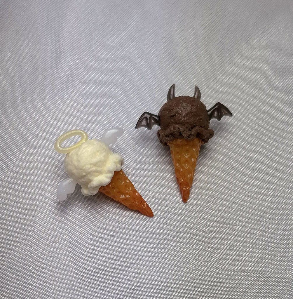 lil_forest_doll's tweet photo. 서프젝에 갖고가는 천사 &amp; 악마 아이스크림 세트입니다! 👼💘😈 시간이 촉박하여 소량만 들고가게 되었어요🥺 https://t.co/v0TlTxeTmn