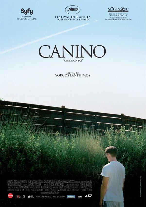 "Es, sin duda, una de las apuestas más divertidas, insólitas y novedosas del cine europeo contemporáneo" 🐕

Así habla la crítica de #Canino la película de Yorgos Lanthimos del 2009 que proyectaremos este 13 de octubre en Cines Embajadores Santander

cinesembajadores.es/pelicula/en-la…