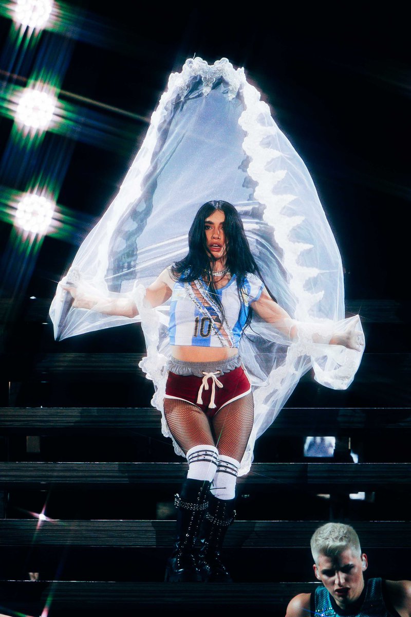 Feliz cumpleaños a la fuckin reina del pop argentino!! <a href="/lalioficial/">Lali</a>  😍✨