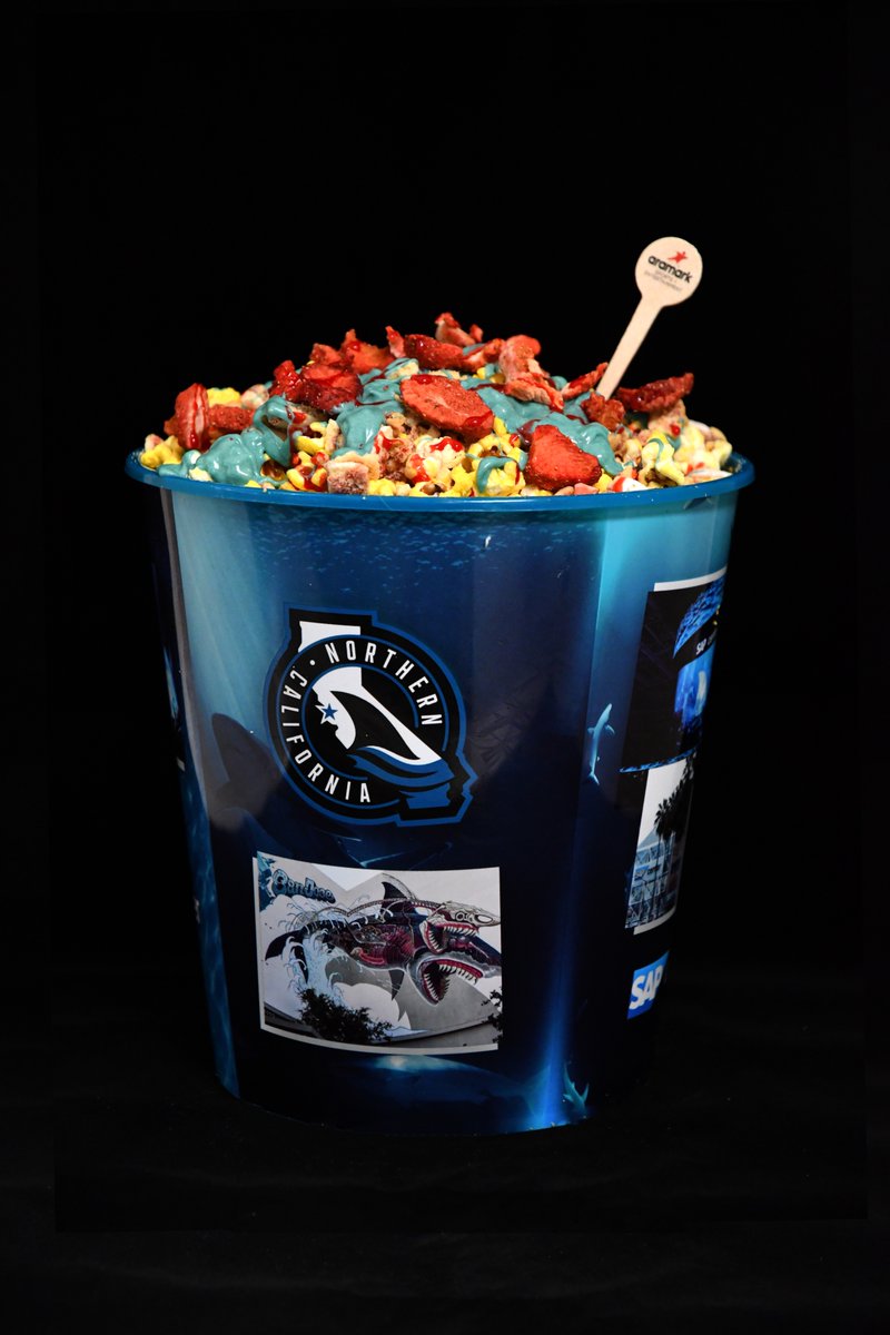 darrenrovell's tweet image. New at @SanJoseSharks games: &quot;The Chum Bucket:&quot;
Buttery popcorn, strawberry Pop-Tarts, teal chocolate, red chocolate, freeze dried strawberries.

(via @AramarkSports)