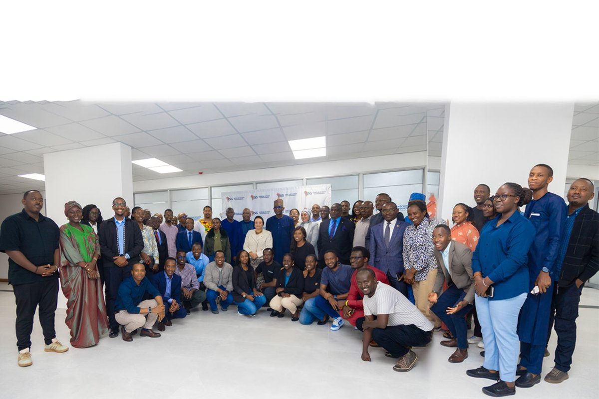 We had the honour of hosting ambassadors and high commissioners from 11 African countries for a conversation with our MPA Pioneer Cohort students.

They reminded us that diplomacy is still very much alive and essential and that African unity is a must.

#ASG #AfricanDiplomacy