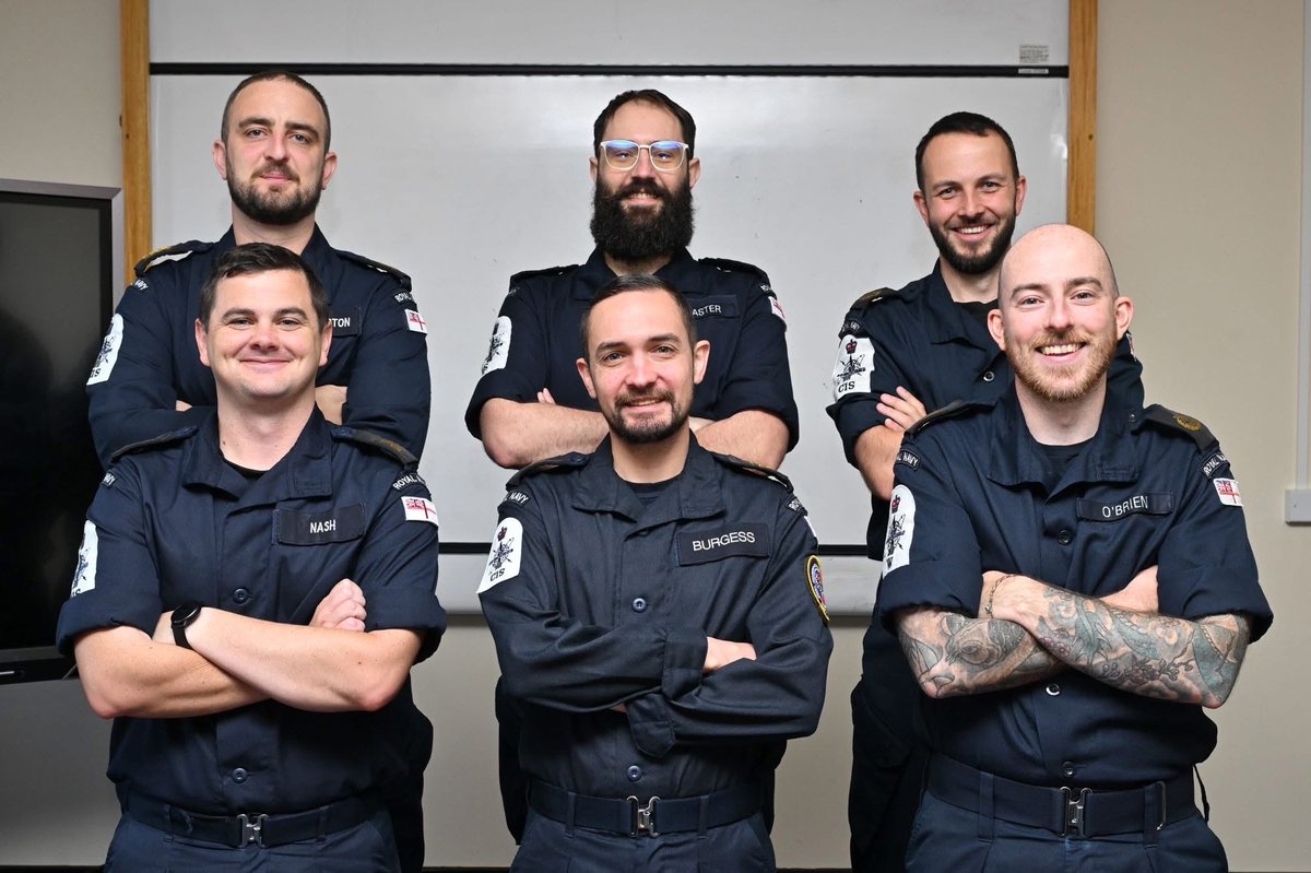 HMS_Collingwood's tweet image. Huge congratulations to CPOET 2502 for successfully completing their course!

Keep up the outstanding work and continue to embrace the opportunities that lie ahead, Shipmates.

Congratulations to you all, we are so incredibly proud!

#EngineeringExecellence #HardWorkPaysOff