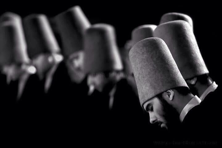 Ahmed Âmiş Efendi talebelerine hep şöyle dermiş; 
"Allah'tan ne istesem ne istesem diye didinmeyin. 
Gönül safası ve beden hafifliği isteyin. O size yeter."