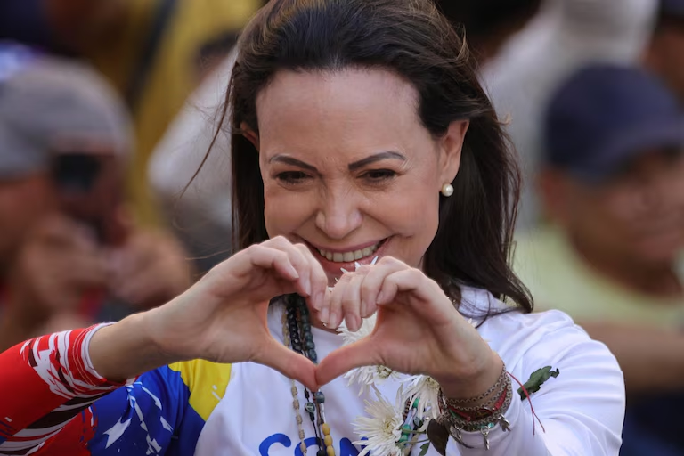 #10Oct #Francia #PremioNobelDeLaPaz 
El presidente francés Emmanuel Macron felicitó por teléfono a María Corina Machado por el Nobel de la Paz, destacando que “encarna la esperanza de todo un pueblo” y alabando su valentía y compromiso por la democracia. - <a href="/infobae/">infobae</a>