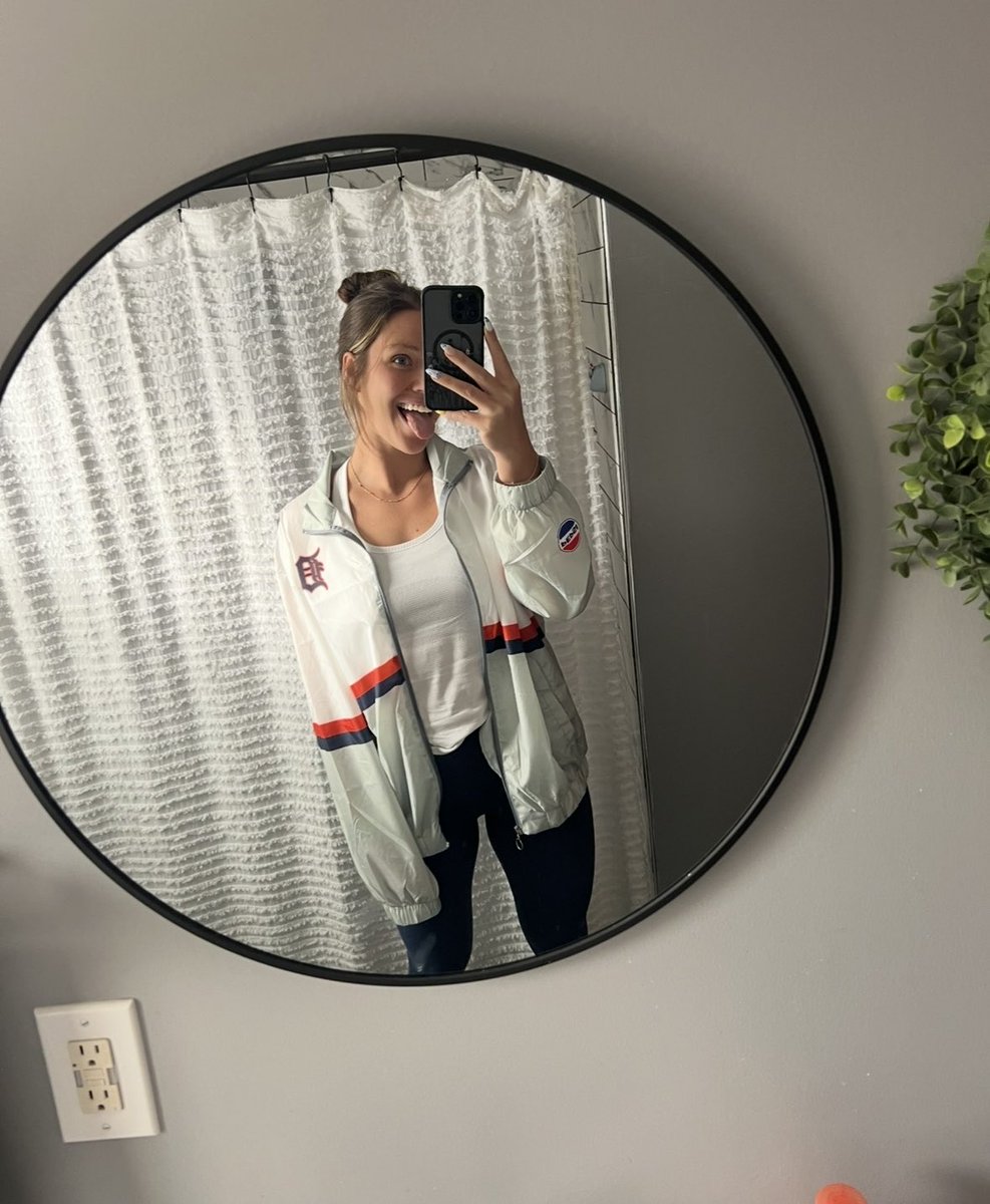 Courtney tweet media