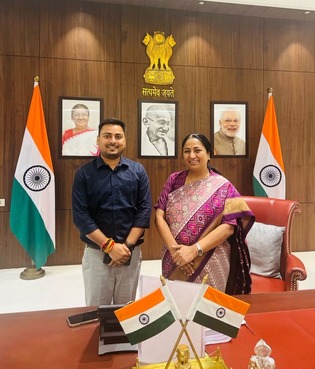 Sudhans62549366's tweet photo. अंबुज भारद्वाज हमेशा युवाओं को राजनीति और सामाजिक सेवा में शामिल होने के लिए प्रेरित करते रहे हैं। उनका नाम BJP उम्मीदवार के रूप में आया है।
#AmbujBhardwaj_PurniaSadar https://t.co/jwNfTG4I1k