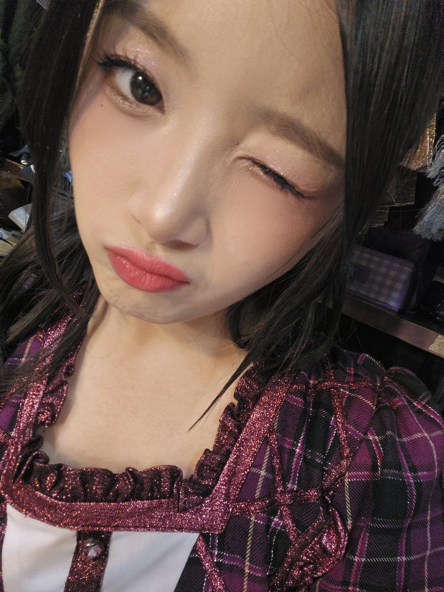 RFritzy_JKT48's tweet photo. TFT RKJJJ!🖤❤️ #betterwithfritzy https://t.co/ljbE1DM99s