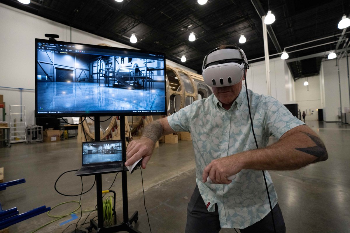 Axiom_Space's tweet image. Teams from different #AxiomStation departments use VR to coordinate movement plans for the 2026 Q1 hardware delivery to #Houston to make for seamless integration.