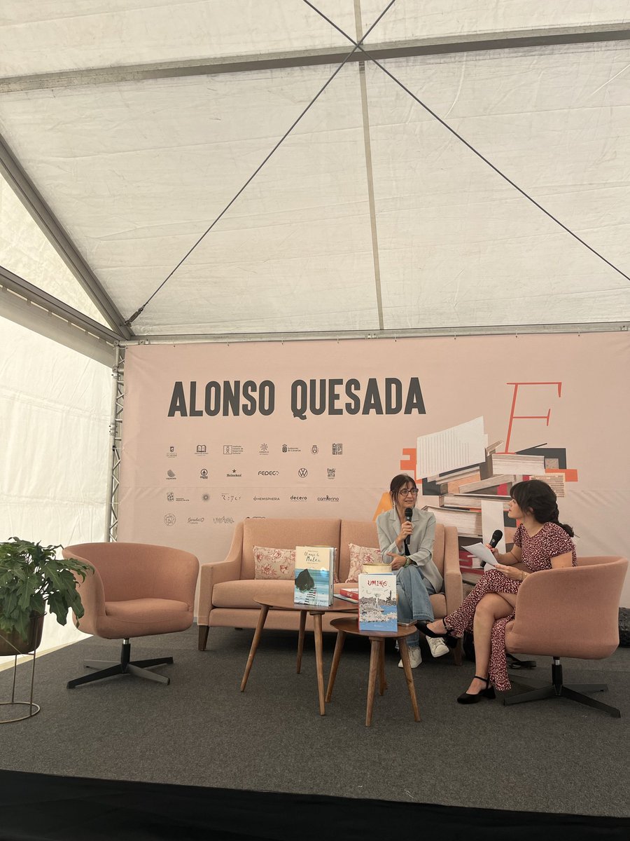 Da gusto escuchar a Mónica Rodríguez presentando su novela “Umiko” en la Feria del Libro de La Laguna.