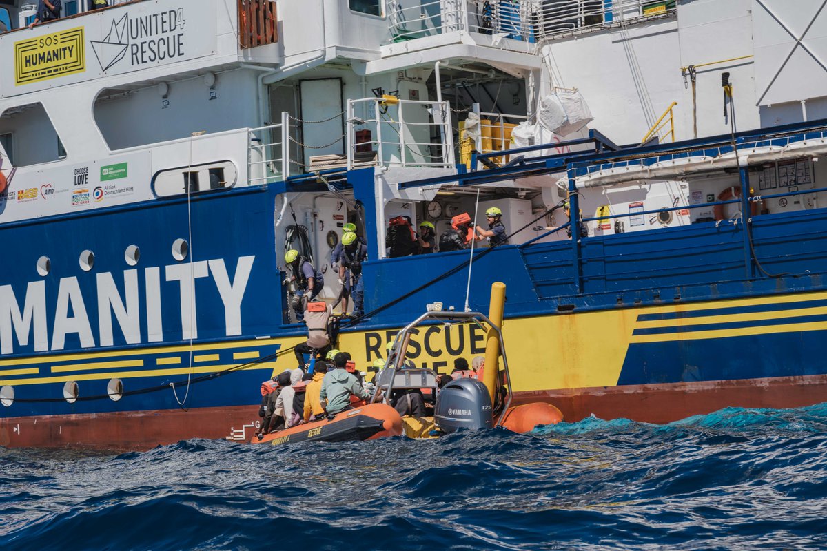 soshumanity_en's tweet image. 🔴Breaking: When our rescue ship arrived at a boat in distress this afternoon, a patrol boat of to the so-called Libyan Coast Guard was already on scene. However, they left without initiating any rescue measures or responding to our crew&apos;s radio calls. 1/4