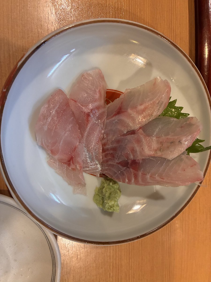 「sudeni」
弾き語りツアーファイナル
金沢21世紀美術館
シアターの中でのライブは
映画のモニターを操縦しているようでした
両手に持てるもの
全部持って帰ろう

金沢で食べた
さわら
🐟🐟🐟

Photo by  Nanako Araie