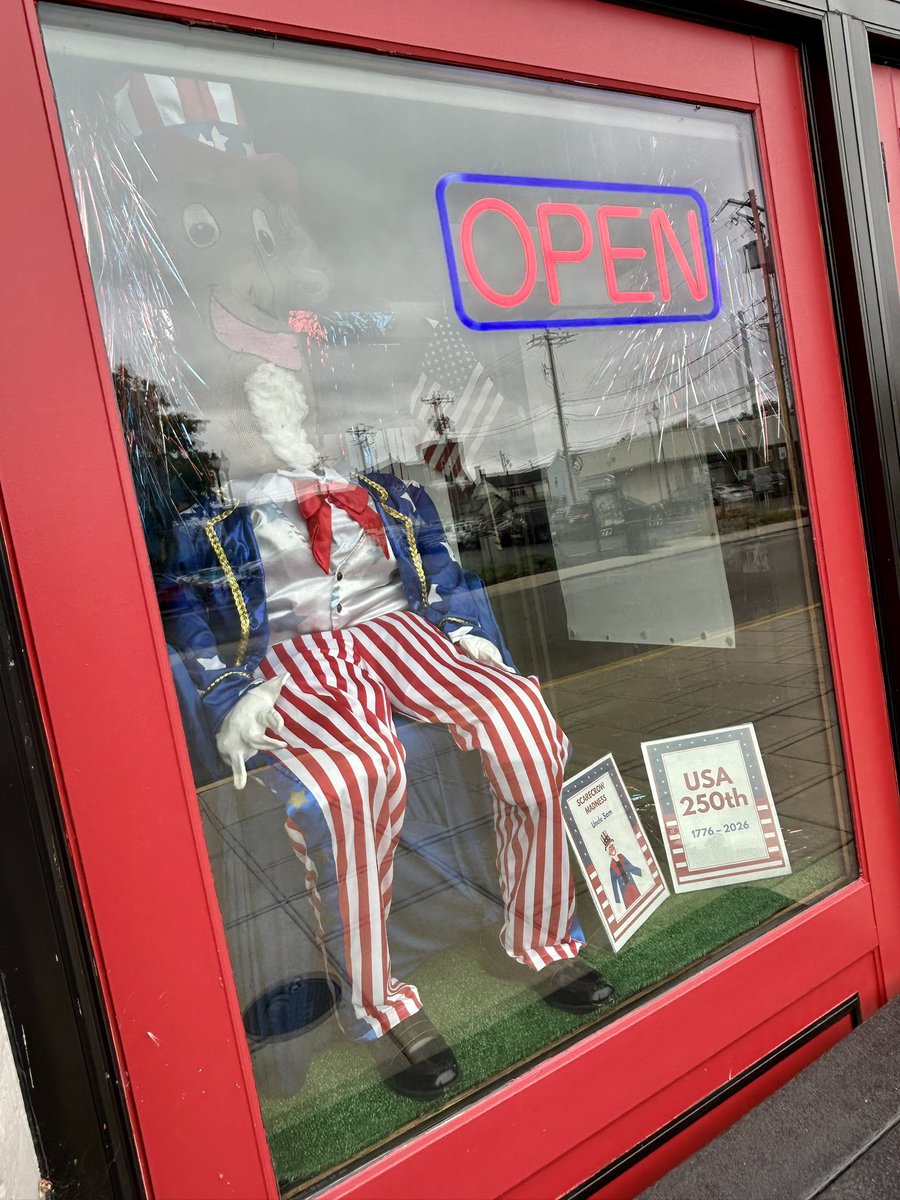 Uncle Sam the Scarecrow wants you to come to Festival Country’s visitor center this month! See him in the display case window and come inside for photo ops with Lady Liberty and our neon American flag. #festcountryin