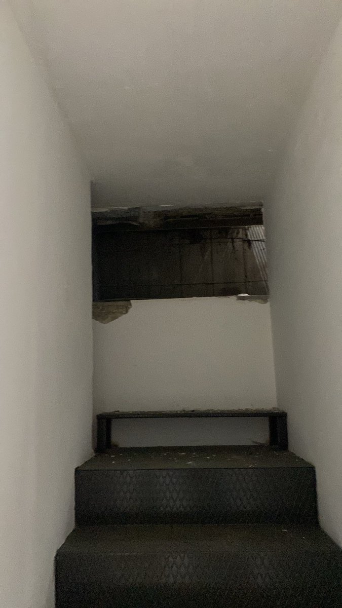 Yönetimin yaptırdığı mezar pardon acil çıkış kapısı diyecektim