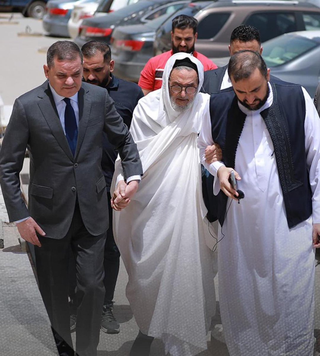 ElhasseKhalil's tweet image. دار الإفتاء الليبية تقود رسميا عبر أدواتها المتمثلة في شباب مغمورين مشروع تبرعات مليونية ضخمة لصالح حركة حـ.ـ&amp;amp;اس والقـ.ـسام وتقوم بالضغط وابتزاز مصرف ليبيا المركزي ووحدة غسيل الأموال ومكافحة الإرهاب داخل المقرف المركزي باستخدام تهم دينية خطيرة، وتزيد من الشبهات على التحويلات…