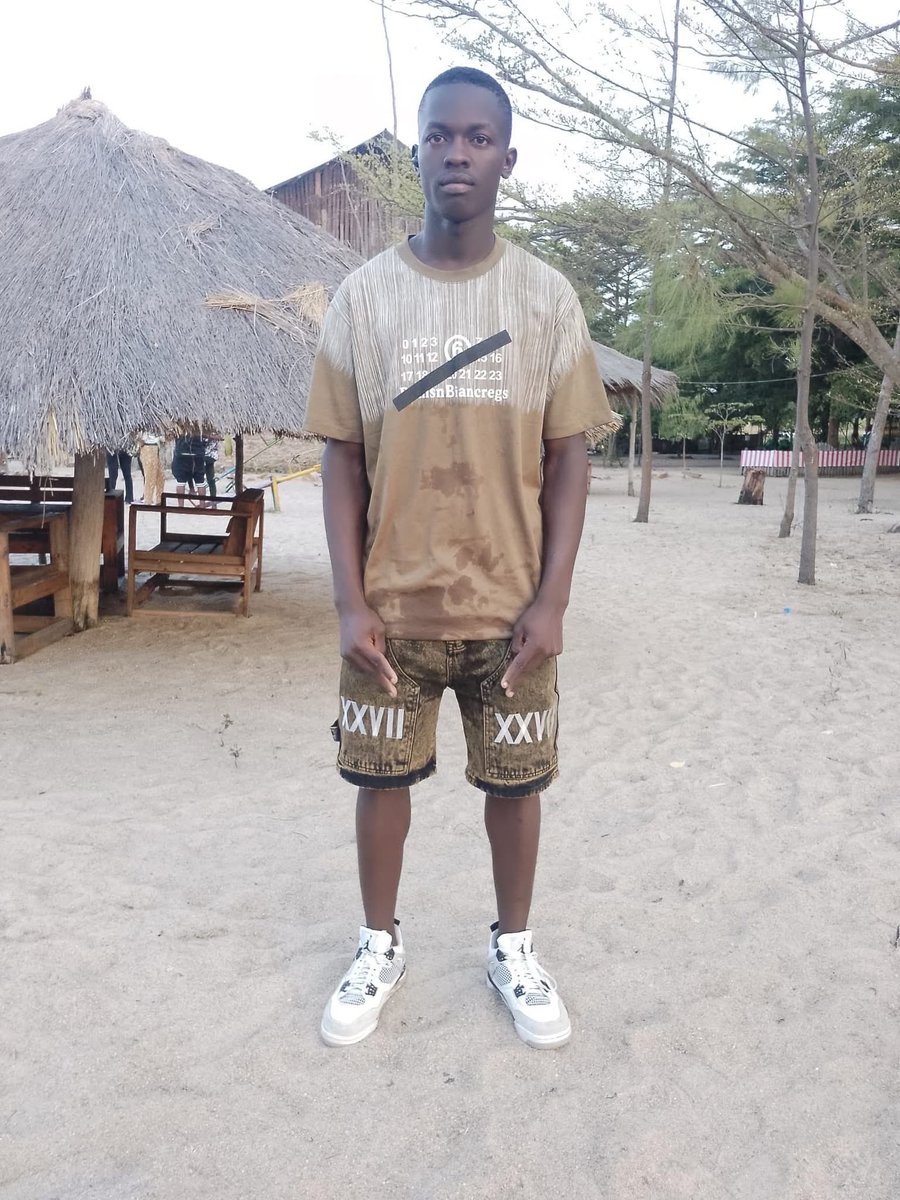 KATEKWA 

Anaitwa 
Jerison keraliyo. 
Umri miaka 18 

Mkazi wa kata ya kishili 
Mtaa kishili  B 

Wilaya nyamagana  
Mkoa wa mwanza 

Ametekwa Jana. Mida ya sa 6:30 jioni
Akiwa kishili  center. Karibu na kasanda hotel  

Gari lililo mteka ni cruiser nyeupe  ndugu wameenda vituo