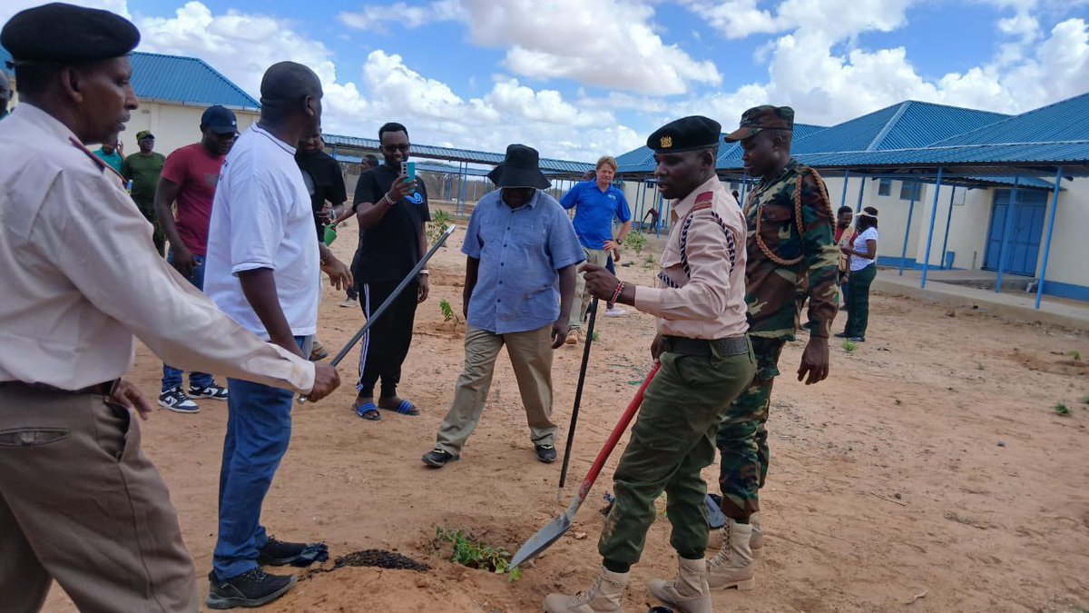 RRDO2022's tweet photo. To mark #MazingiraDay, we joined hands with @GOK, @UNHCR_Kenya and other partners to plant over 500 tree seedlings at Dadaab Level IV Hospital and Dadaab Primary School nurturing a greener, healthier future for all. 🌱💚 #EnvironmentDay #Dadaab https://t.co/SVKAiwRq06