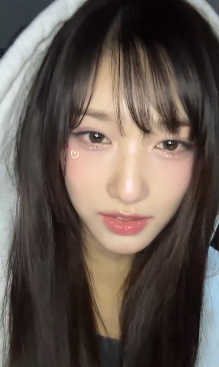 leeseo's first bubble live✨ sooooo precious🥺
