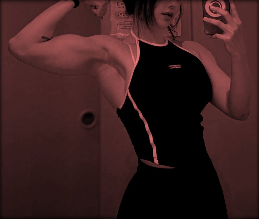 LavenderArtiste's tweet image. Before I continue on recording back at the cabin, safe to say today&apos;s gym sesh really went great.

[ #FlexFriday ]