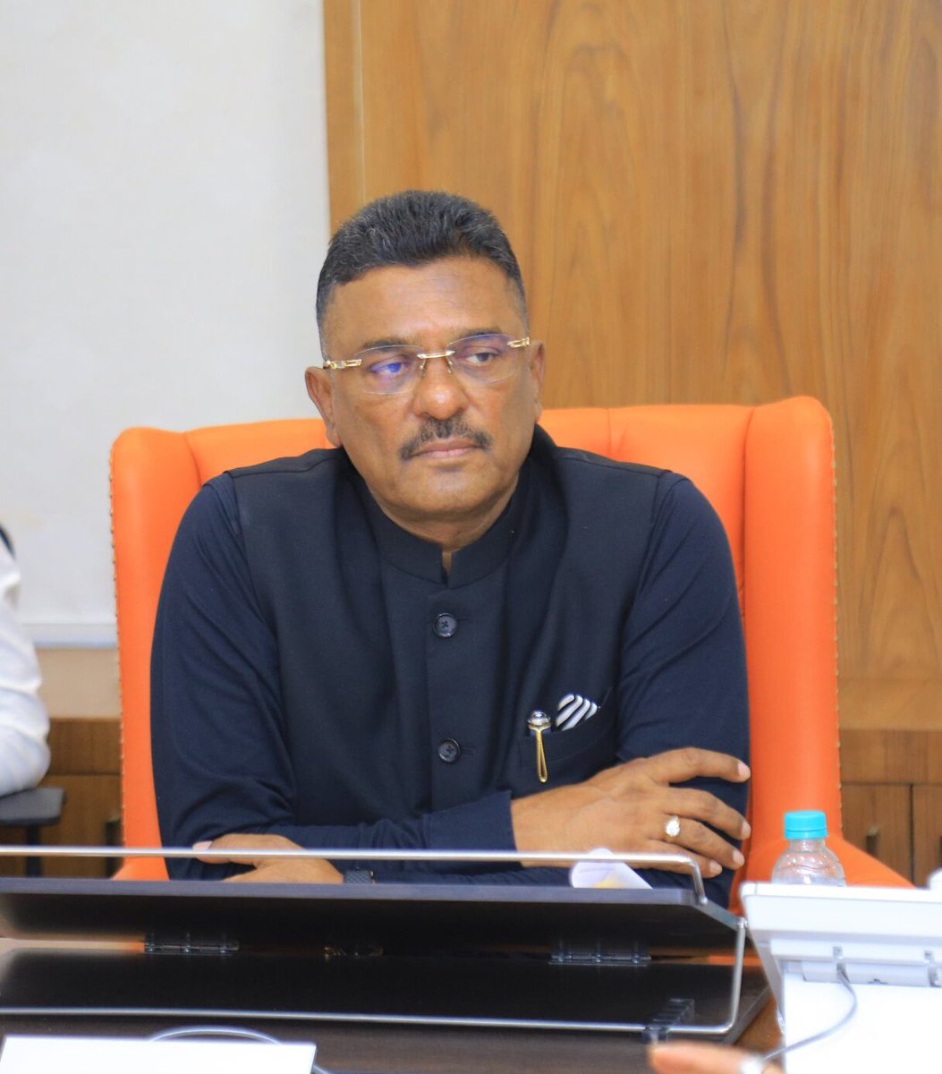 MahaDGIPR's tweet image. राज्यातील ॲप-आधारित प्रवासी वाहतूक सेवांमध्ये (उदा. ओला, उबर, रॅपिडो) अधिक शिस्तबद्धता, पारदर्शकता आणि प्रवासी सुरक्षेसाठी महाराष्ट्र शासनाने ‘महाराष्ट्र मोटर वाहन ॲग्रीगेटर नियम, २०२५’ या मसुदा नियमांची घोषणा केली आहे. हे नियम मोटार वाहन कायदा, १९८८ च्या कलम ७३, ७४ आणि ९३…