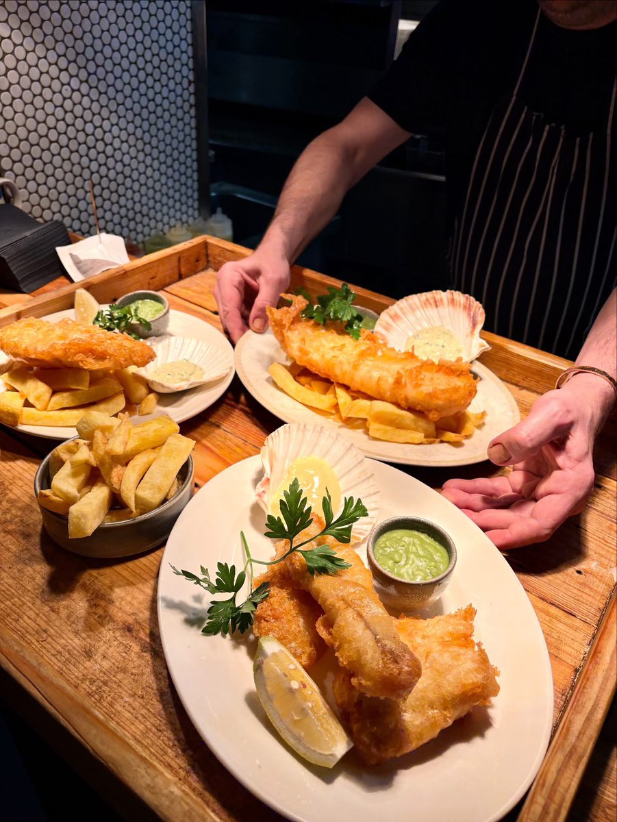 Your Fish Friday crew for today! 🧡

Serving up a lovely crisp fried seafood plate with hake, gurnard and John Dory with garlic aioli and mushy peas, alongside the nation’s favourite 💪

#fishfriday #meettheteam #fishandchips