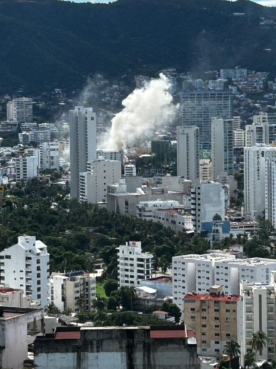 La mañana de este viernes se registró el incendio del recientemente inaugurado restaurante de mariscos Wahoo, el cual se ubica en la Costera Miguel Alemán, casi frente al condominio Oceanía 2000.