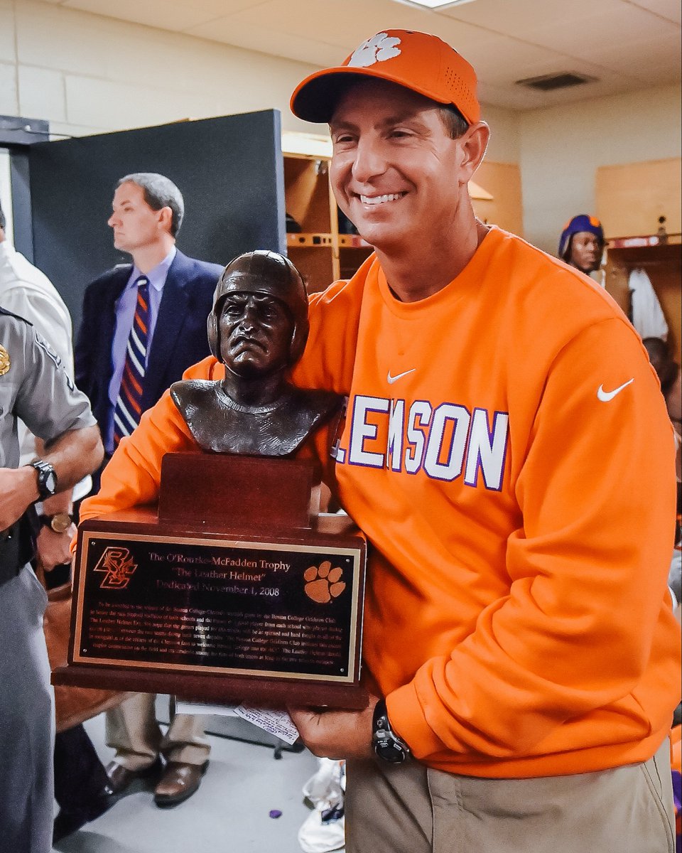 ClemsonTigers's tweet image. Tomorrow night, the O’Rourke-McFadden Trophy is back up for grabs 🏈🏆

@ClemsonFB || @ACCFootball