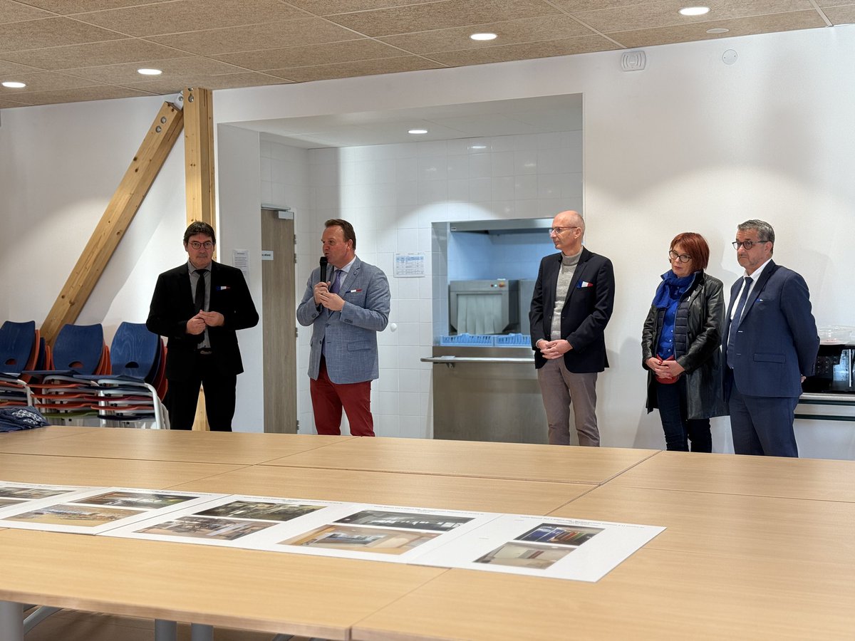 La Région des Pays de la Loire a inauguré ce jour le nouveau service de restauration du lycée professionnel Simone Veil à #Angers. Un investissement à hauteur de 4,3 M€ qui s’inscrit dans l’opération régionale « Ici, on cuisine ! ».
➡️ Objectif : offrir aux élèves et aux équipes
