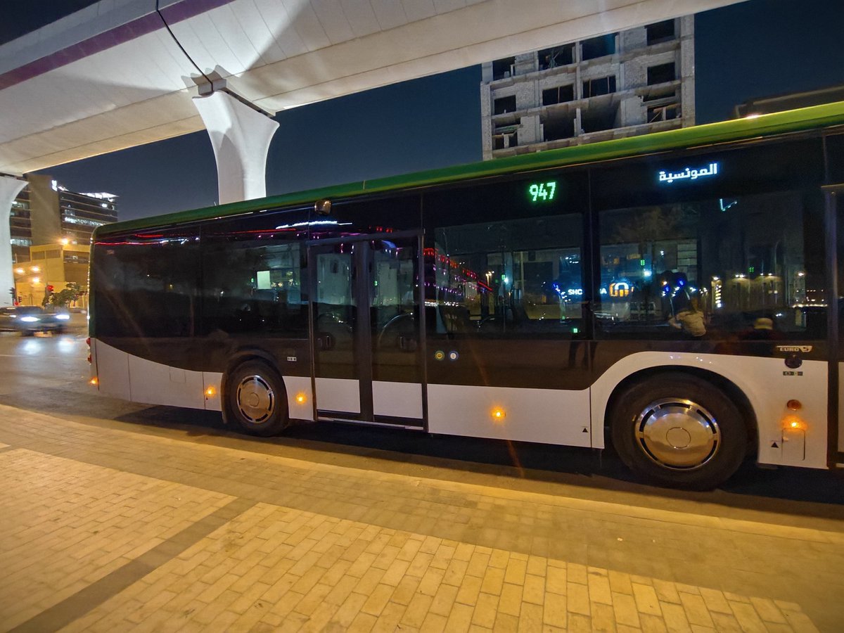 akshayvkumar92's tweet photo. @RiyadhTransport 🚍 Bus from Granada to Al Qalam runs every 30 mins, but doors open only 5 mins before departure 😓 Passengers incl. women &amp; kids wait outside in heat 🌞 Please allow early boarding 🙏 #Riyadh #RiyadhBus https://t.co/WKcslfqVHi