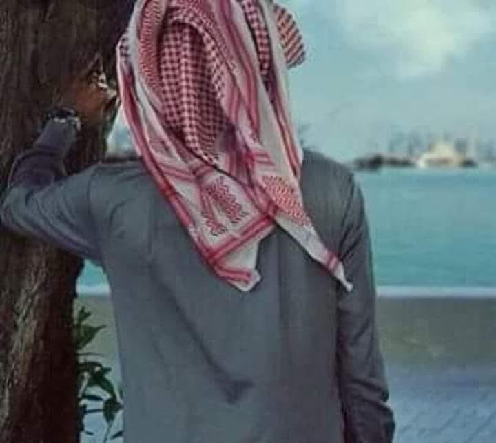 فــي هالزمــن حتــى الغلا صــار مقلــوب
قلـوبـنا مـدري وش الله بـلاها

ناسٍ تقــول ان الغلا يذبح قلــوب
وآنــا لقيت قلـوب تذبــح غــلاها

⇥|🖤✋