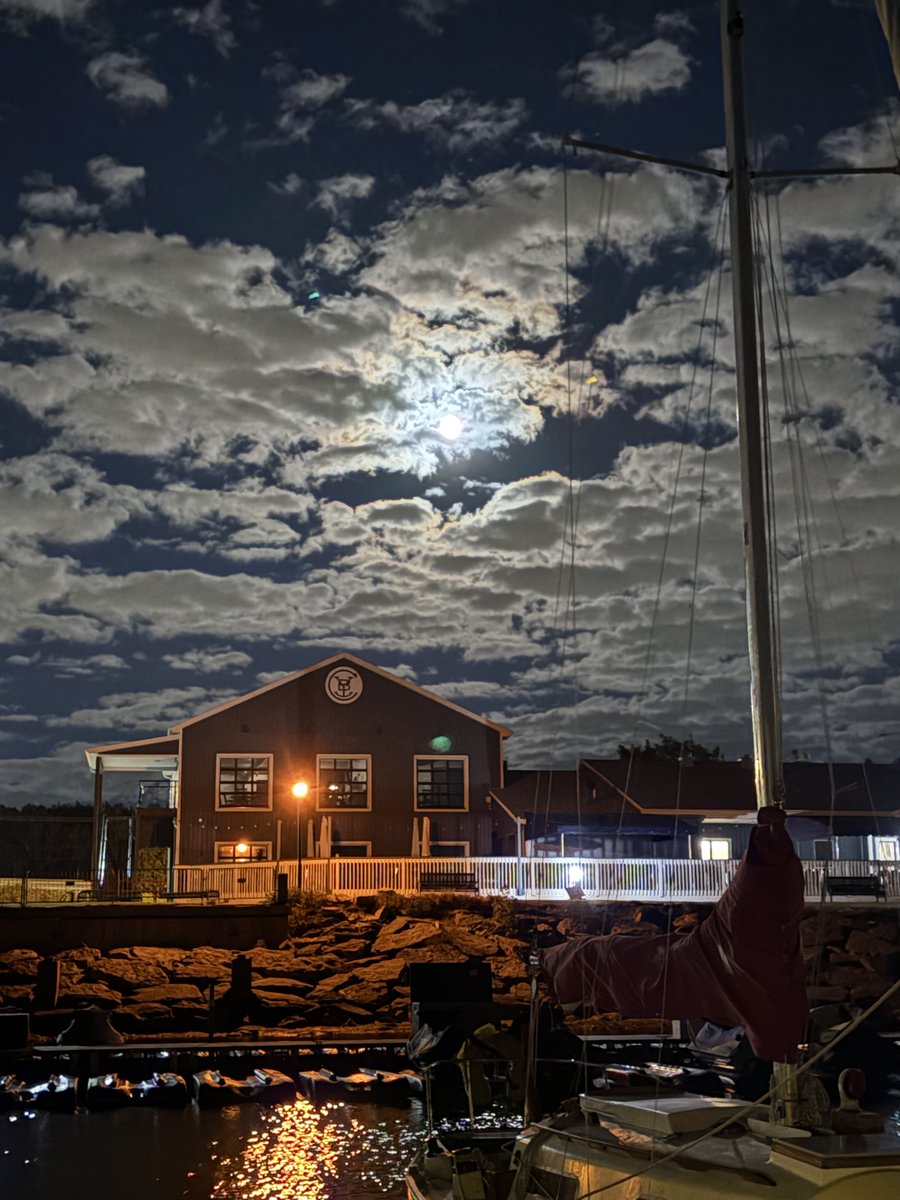 Charlie's Boat Yard tweet media