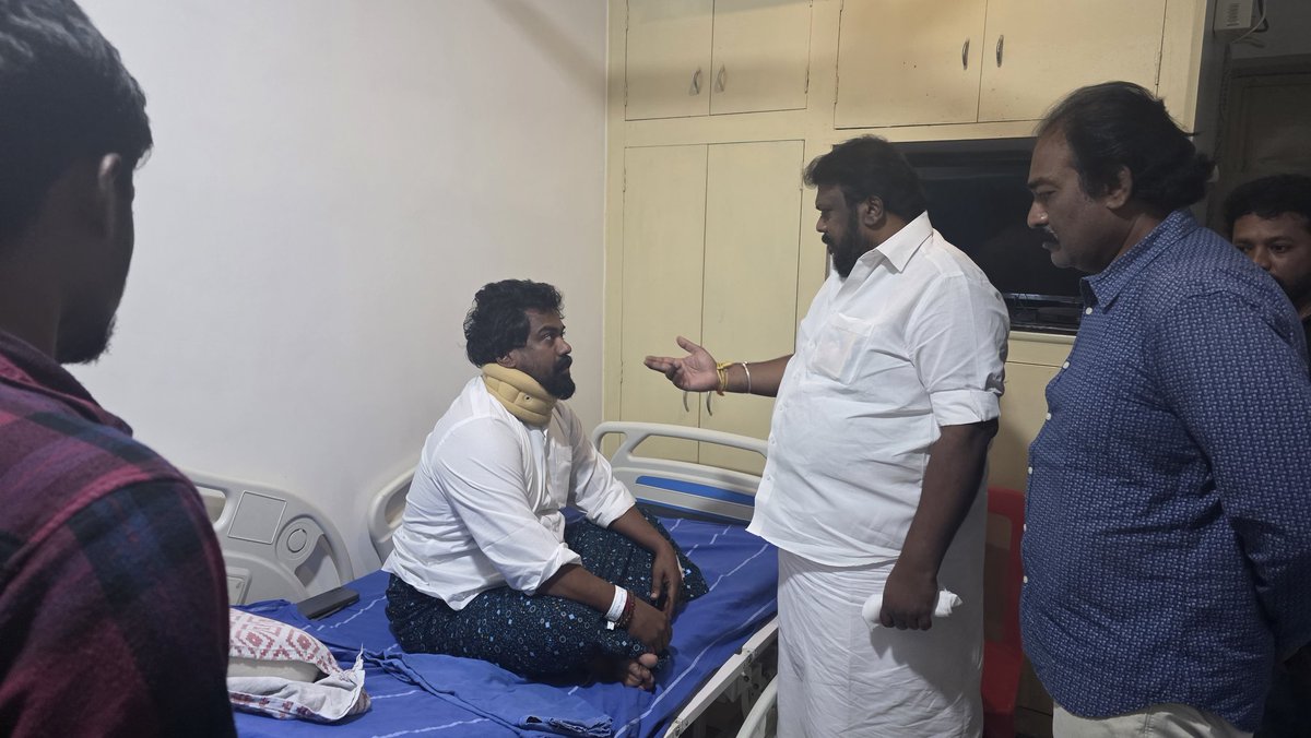 kcthirumaran's tweet image. சென்னை சென்ட் தாமஸ் மருத்துவமனையில் சிகிச்சை பெற்று வரும் சென்னை உயர்நீதிமன்ற வழக்கறிஞர் அருமை தம்பி ராஜீவ் காந்தி அவர்களை நேரில் சந்தித்து என்ன நடந்தது என்று கேட்டறிந்தேன் தமிழ்நாட்டுக்கு நான் சொல்ல விரும்புவது ஒன்றுதான் வீசிக்கா என்ற ஒரு தீய சக்தி இந்த நாட்டில் வேறும் வேரடி…